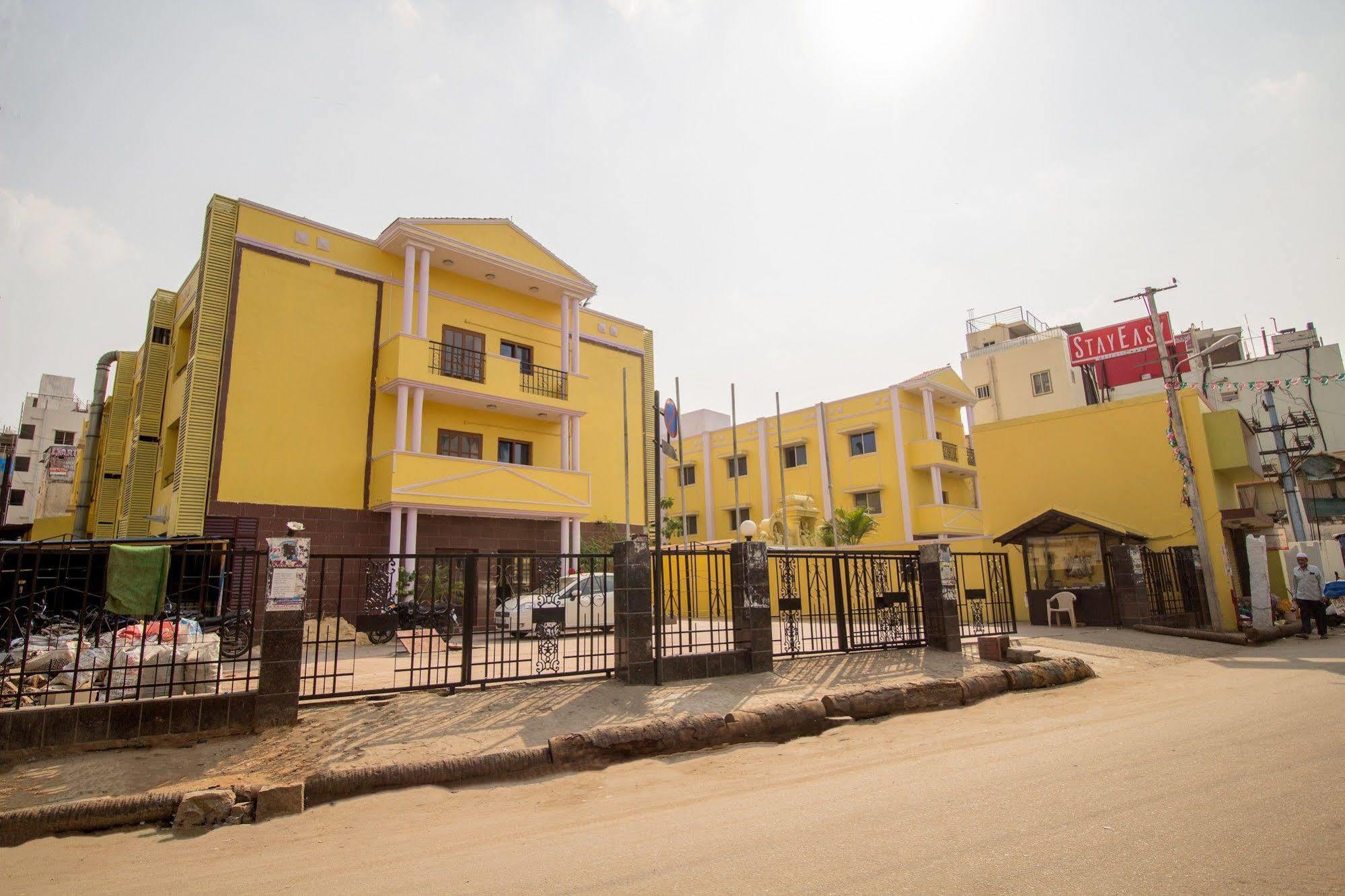 Oyo 3722 Hotel Stayeasy Majestic Bangalore Exterior foto